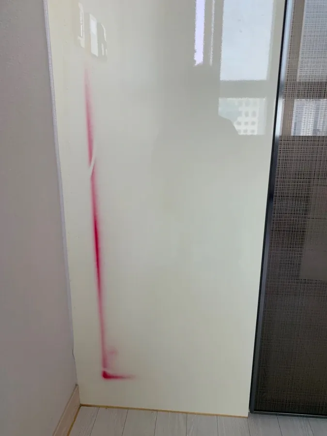 외벽 도색 전, 얼룩진 벽면